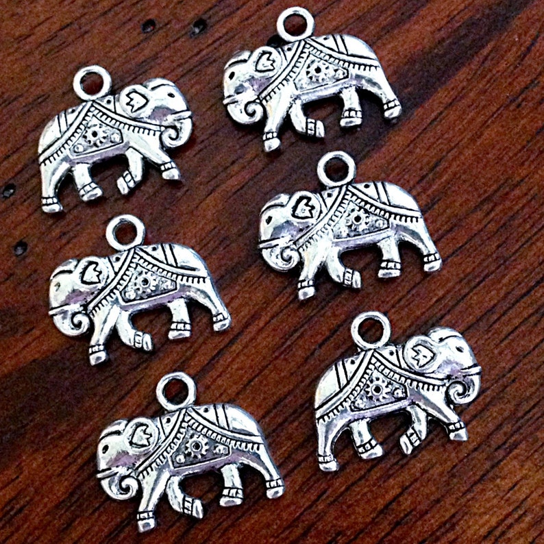 8 Elephant Charms Antique Silver Charms Elephant Pendants Etsy