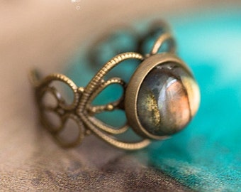 Anello regolabile "Elwing" con labradorite elfica