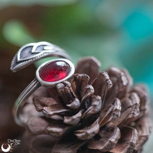 Plume Garnet ring in 925 silver, adjustable, gift idea for women