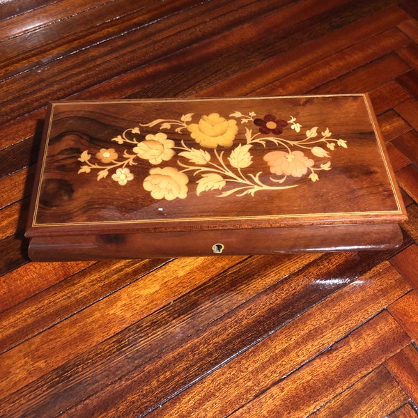 Sorrento Inlaid Music Box/Theme from Love Story/Made in Italy/Free Shipping!