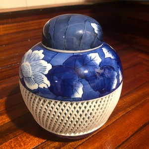 Vintage Japanese Blue and White Porcelain Twisted Lattice Ginger Jar/Weave Ginger Jar/Arita Imari/Free Shipping!