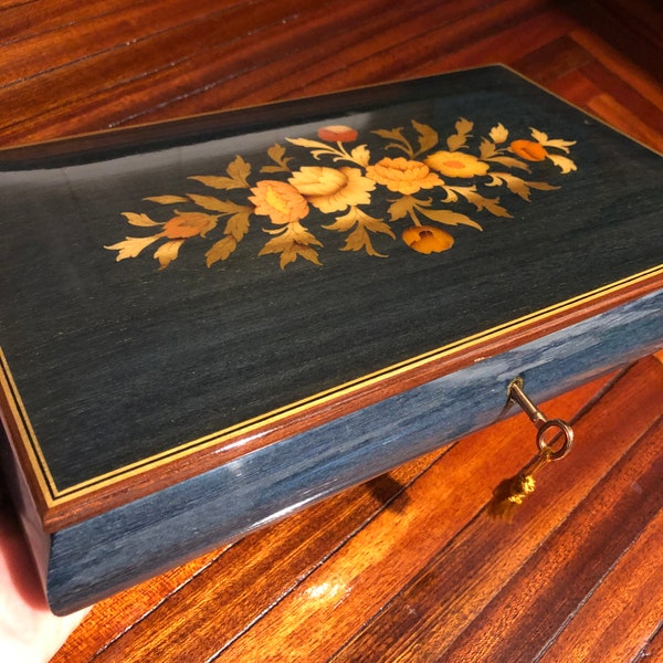 Large Sorrento Inlaid Music Box/Italian Music Box/Return to Sorrento/Free Shipping!