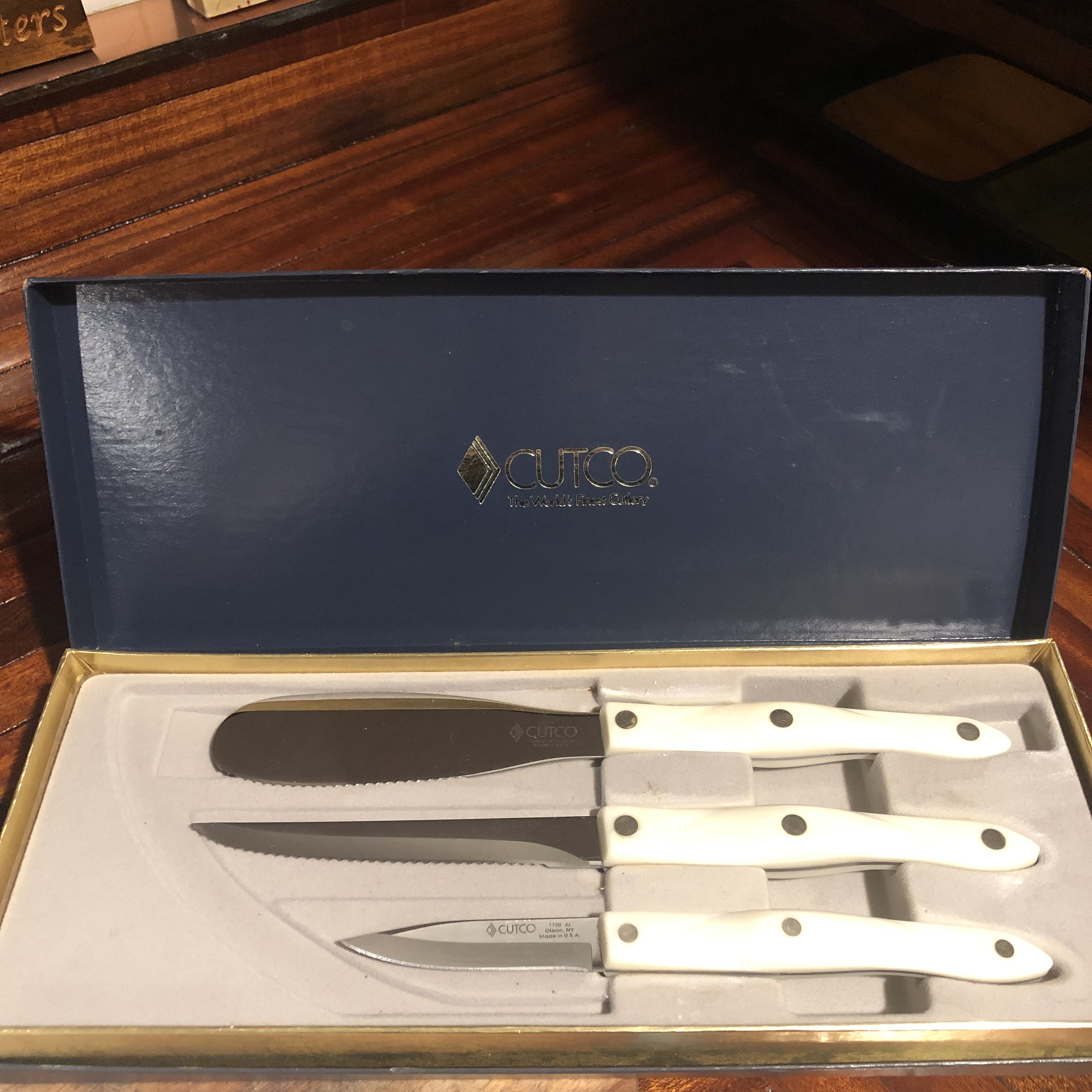 Vintage Cutco Knife Set. Wooden Knife Block, Pearl White Handle, 16 Piece  Set, Fork, Spatula, Chef Knife, Steak Knives, Whisk, Bread Knife. 