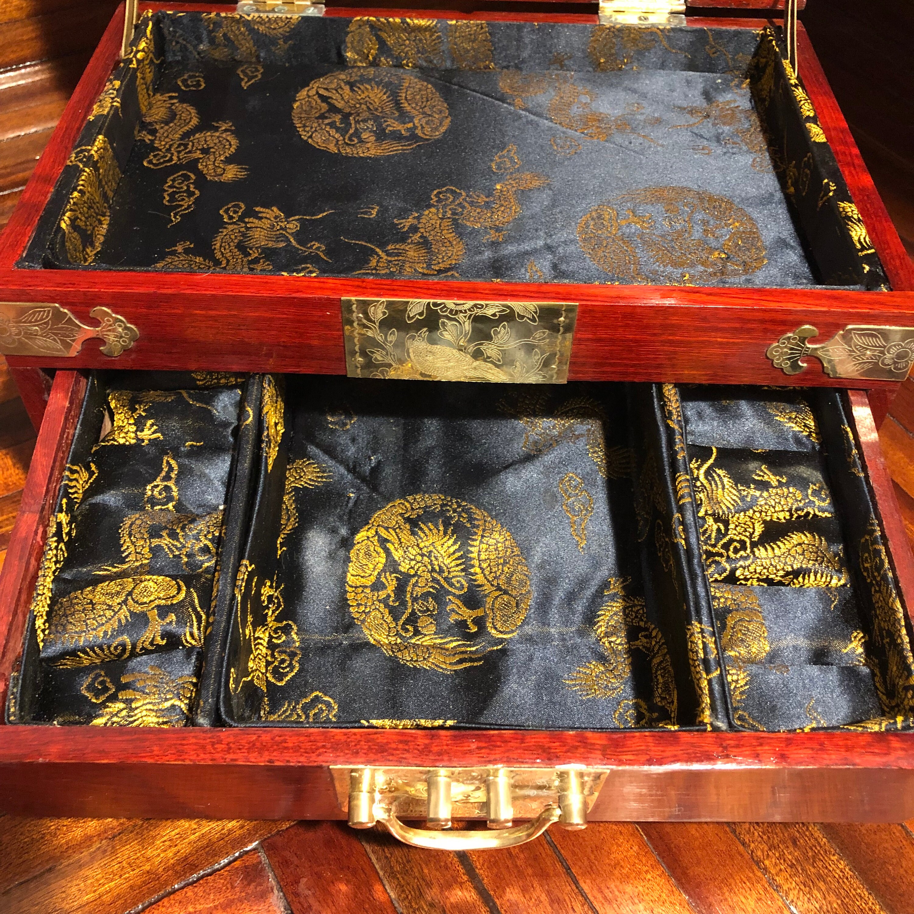 お得な情報満載 Vintage Chinese Wooden Jewelry Box With Original Lock and 小物