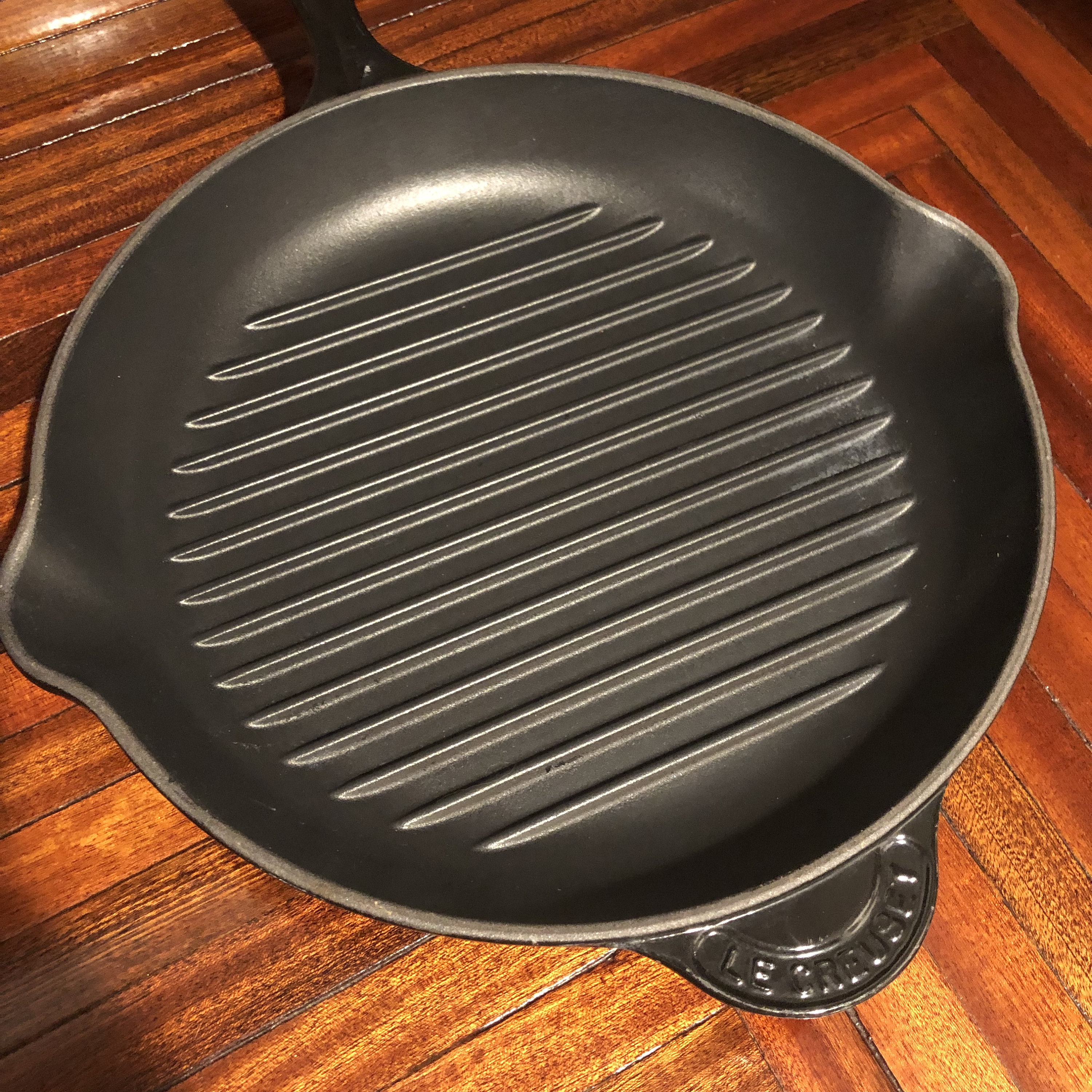 Lodge L8SGP3 Pre-Seasoned Cast-Iron Square Grill Pan and Grill Pan Scraper  Bundle