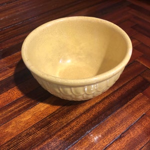 Vintage McCoy Yellow 6&quot; Mixing Bowl/Fish Scale/Feather/Artichoke Design/Free Shipping!