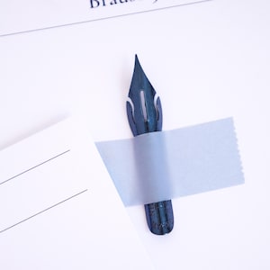 Set aus 5 Kalligraphie-Federn. Moderne Kalligrafie Feder. Kalligrafie-Kupferdruckfeder. gemischte Federn