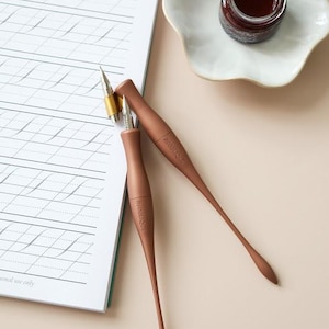 Moblique V2 Calligraphy Penholder: Straight or Oblique, Modern Design