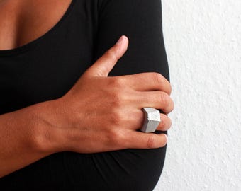 Material ring from the concrete jewelry collection by ORTOGONALE ideal as gift for architects