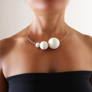 Zeitgenössische Halskette aus Porzellan | Geometrische Halskette aus dem modernen Schmuck von ORTOGONALE