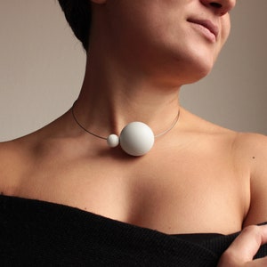 Modern necklace URANO from the porcelain jewelry collection SATELLITE. White necklace, modern design jewelry, suitable as bridal necklace