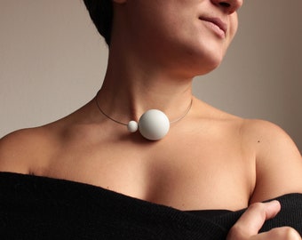 Modern necklace URANO from the porcelain jewelry collection SATELLITE. White necklace, modern design jewelry, suitable as bridal necklace