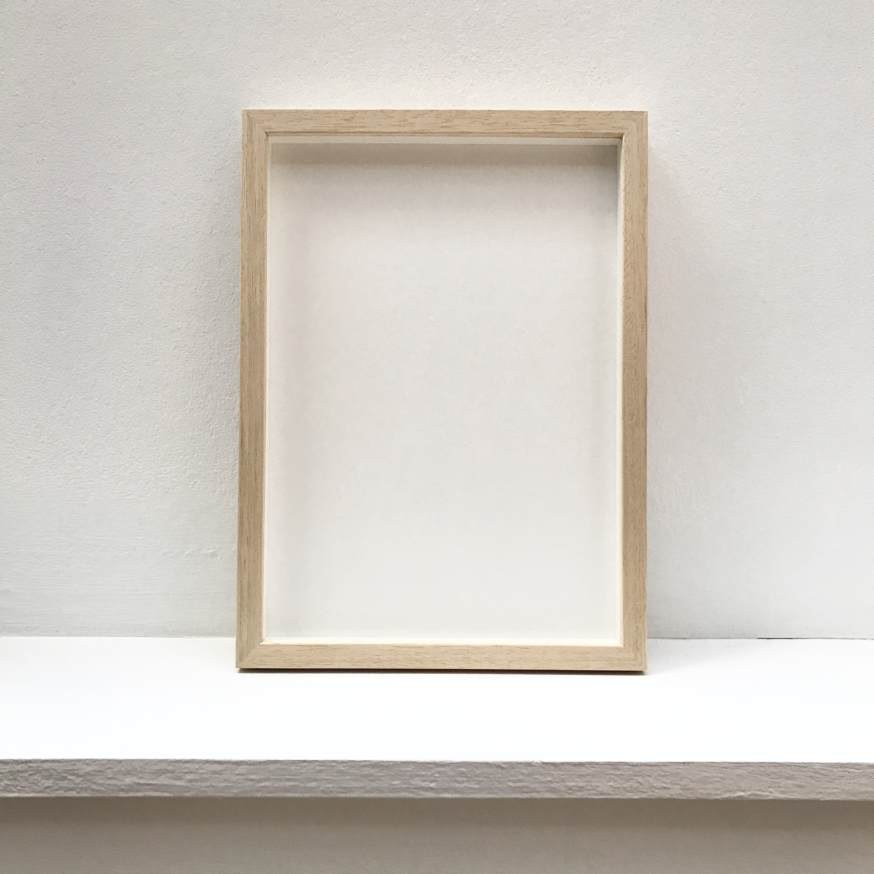 Marco de fotos de madera real blanca de 20 x 30 pulgadas de ancho de 0.75  pulgadas | Profundidad del marco interior de 0.5 pulgadas | Marco de fotos