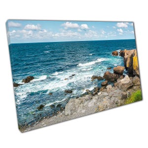 Spokojny Sozopol Seascape: Blue Rocky Shore Print - Bułgarska sztuka ścienna na wybrzeże do wystroju domu i biura