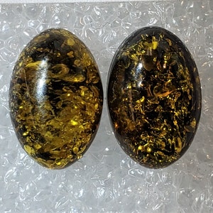 Designers Dream ! Genuine GREEN Baltic Amber oval cabochon size  8 X 12 mm  lot of 2 Weight 3 Carats
