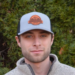 Casquette en cuir avec logo personnalisé, Casquette avec logo personnalisé, Casquette avec logo d'entreprise, Casquette trucker avec écusson, Chapeau personnalisé, Cadeaux promotionnels, Casquette avec logo personnalisé image 1