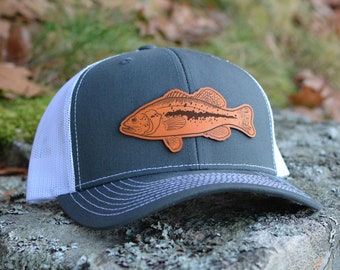 Chapeau achigan à grande bouche, chapeau patch en cuir personnalisé Richardson 112, chapeau trucker patch en cuir, chapeau de pêche, chapeau patch poisson, chapeau achigan