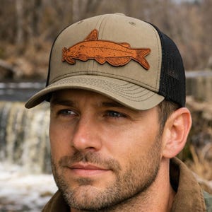 Gorra con parche de bagre, gorra Richardson 112 personalizada con parche de cuero, gorra de camionero con parche de cuero, gorra de pescador, gorra con parche de pez, gorra de bagre de canal