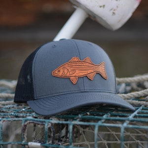Hoed gestreepte bas patch, aangepaste Richardson 112 lederen patch hoed, leren patch trucker hoed, vissershoed, vis patch hoed, gestreepte hoed