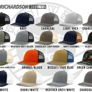 Puede incluir: Una colecci&oacute;n de 12 gorras de b&eacute;isbol de diferentes colores y patrones con paneles traseros de malla. Las gorras est&aacute;n dispuestas en cuatro filas de tres. El texto "R RICHARDSON MODEL: 112" est&aacute; en la parte superior de la imagen.