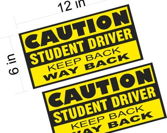 Könnte beinhalten: Zwei gelbe Warnschilder mit schwarzem Text. Die Schilder zeigen "ACHTUNG SCHÜLERFAHRER HALTEN SIE ABSTAND". Jedes Schild ist 15,24 cm x 30,48 cm groß.