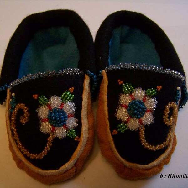 soft soled newborn baby moccasins hand made and hand beaded