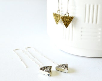 Druzy Dreieck Ohr Einfädler Ohrringe, Gold oder Zinn Druzy Dreieck Sterling Silber Ohr Einfädler, geometrische Ohrringe, minimale Ohrringe