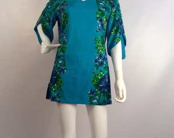 Minivestido floral vintage: estilo turquesa de los años 70 con inspiración asiática