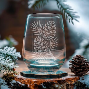 Vasos de piña / Cristalería personalizada grabada para cerveza, cóctel, whisky y vino. Regalo con forma de árbol de piñas. Decoración para el hogar con temática de cabaña de montaña.