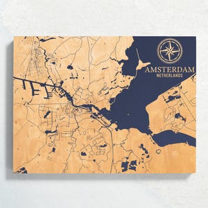 Amsterdam, Niederlande Karte | "Graviertes hölzernes Küstenkarten-Wand-Kunst-Zeichen, Strand-Haus-Dekor-nautischer Druck, einzigartiges personalisiertes Familiengeschenk."