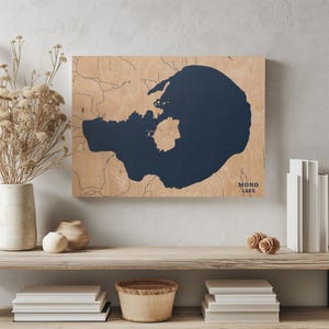 Mono Lake California / Decorazione per la casa con mappa personalizzata del lago, regalo personalizzato per casa sul lago, regalo per anniversario di matrimonio, arte murale in legno incisa