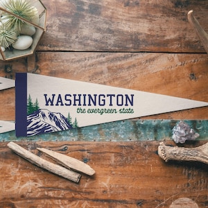 Banderín de fieltro del estado de Washington / Póster de la bandera del estado Evergreen. Banderín de montaña con tipografía vintage para decoración del hogar. Hecho a mano en EE. UU.