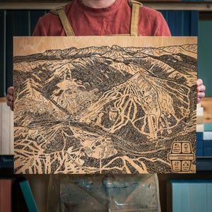 Yellowstone Club Montana Ski Loipe Karte | Gravierte Holz Wand Kunst, Winter Hütte Dekor, Snowboard Berg Weg Poster, persönliches Geschenk für die Familie