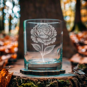 Pioenroos | Gepersonaliseerde bier-, cocktail-, whisky- en wijnglaswerk. Bruids bloemencadeau. Botanische vrouwelijke bloemen boho woondecoratie.