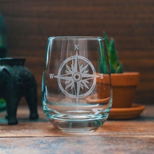 Vasos Compass / Cristalería personalizada para cerveza, whisky, vino y cócteles. Regalo para viajes y aventuras. Artículos de bar para camping y decoración del hogar.