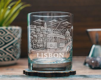 Bicchiere da viaggio in vetro di Lisbona, Portogallo / inciso al laser, regalo con scena panoramica incisa per gli amanti dei viaggi in Europa
