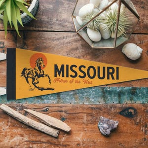 Flaga Missouri State Felt | Baner ścienny z motywem dumy stanu Midwest, styl vintage, flaga obozu Matki Zachodu, wystrój domu, prezent wyprodukowany w USA