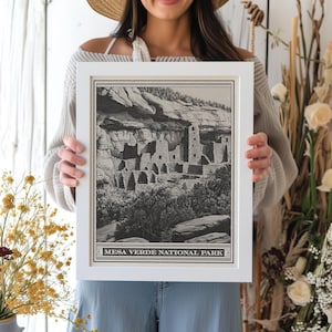 Impresión estilo litografía del Parque Nacional Mesa Verde - Impresión artística mate vintage de archivo de Colorado. Viviendas de los pueblos indígenas en los acantilados. Regalo del Oeste.
