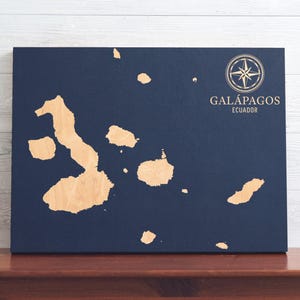 Galapagosinseln, Ecuador Karte | "Graviertes Holz Küsten Kunst Schild, ""Nautische Wohnkultur"" Wandbehang Druck, Einzigartiges personalisiertes Geschenk für die Familie."