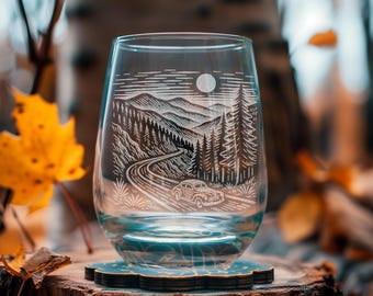Vasos grabados de la Blue Ridge Parkway / Cristalería para whisky, vino, pinta y lata de cerveza. Regalo ideal para amantes de los viajes por carretera, viajeros y aficionados a las actividades al aire libre.