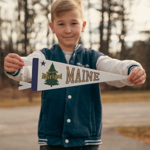 Maine Felt Pennant | Old Maine flag poster, Dirigo sport banner. Vintage typography camp flag pennant home decor. USA Handmade