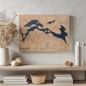 Flagstaff Lake Maine / Decorazione per la casa con mappa personalizzata del lago, regalo personalizzato per casa sul lago, regalo per campeggio di nozze per anniversario, arte murale in legno incisa