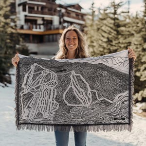 Couverture de carte des pistes de ski de Loon Mountain dans le New Hampshire | Cette couverture douillette et douce est un excellent cadeau de décoration de cabine pour les skieurs et les planchistes