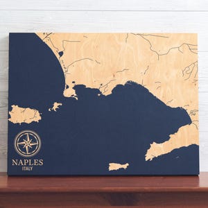 Kaart van Napels, Italië | Gegraveerde houten kustkaart kunst aan de muur, strandhuis woondecoratie nautische Napoli print, uniek gepersonaliseerd familiecadeau