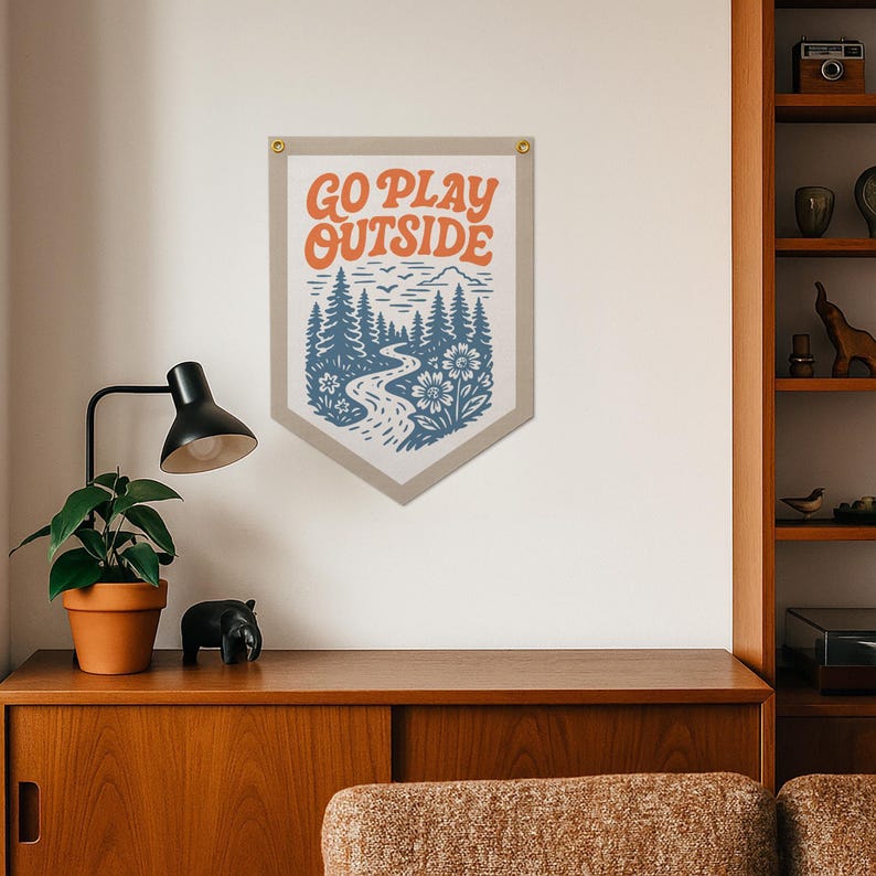 Flaga filcowa do obozu Go Play Outside | Dekoracja do pokoju dziecięcego na świeżym powietrzu, baner ścienny w rustykalnym stylu, prezent dla miłośników pieszych wędrówek i obozowiczów, przedszkole Adventure, wyprodukowane w USA zdjęcie 9