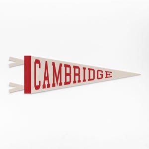 Cambridge filtvimpel | Varsity City-banderoll, hemstadsstolthetsdekor, vintage universitetsväggkonst, stadspresent