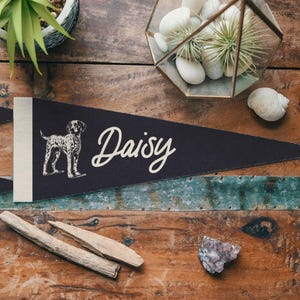 Custom German Shorthaired Pointer Dog Name Felt Pennant | Personalized vintage style banner flag, Your Pet, Owner Gift, Dog Lover Sign Gift.