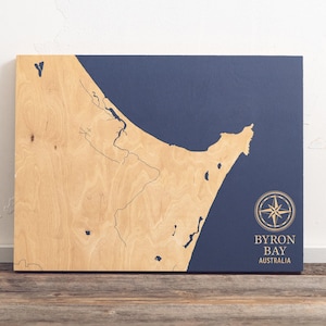 Byron Bay, Australien Karte | "Graviertes Holz Küsten Karte Wand Kunst Schild, Strand Haus Wohnkultur nautischen Druck, einzigartiges personalisiertes Geschenk für die Familie