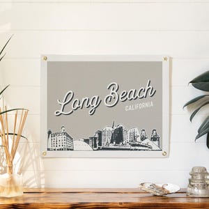 Long Beach, Kalifornien Filz Poster Banner | City Skyline Wand Kunst Druck Schild. Vintage Stadt Linie Zeichnung Wimpel Wohnkultur. Handmade Geschenk