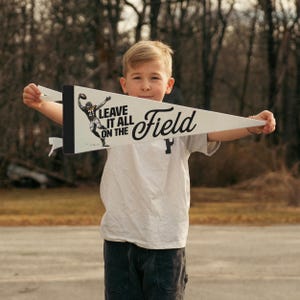 Football Leave it all on the Field Felt Pennant | Motivational Football  Coach Gift. Vintage Sports Kids Room Decor. Sports Memorabilia Art
